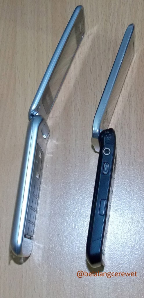 Saat dilihat dari samping pun, ketipisannya hampir serupa.