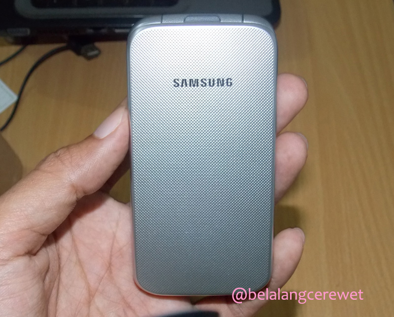 Ponsel Citrus sebelum dibuka (bagian atas/muka)