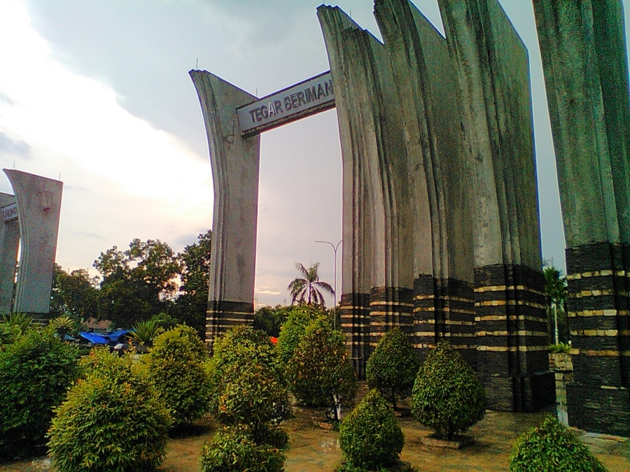 Gapura menuju Kabupaten Bogor, di sebelah Cibinong City Mall