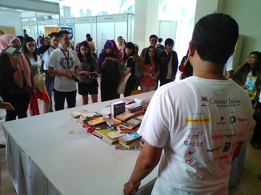 Book war di acara Goodreads Indonesia. 