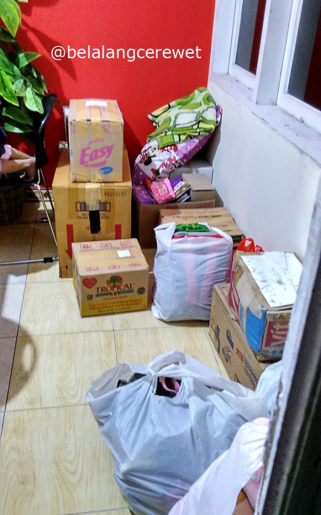 Pakaian, tas sekolah, mainan, buku, dll. tiba di Meranti.