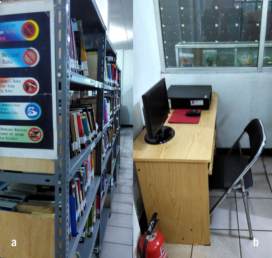 (a) rak besi dengan banyak koleksi; (b) komputer di sebelah kanan