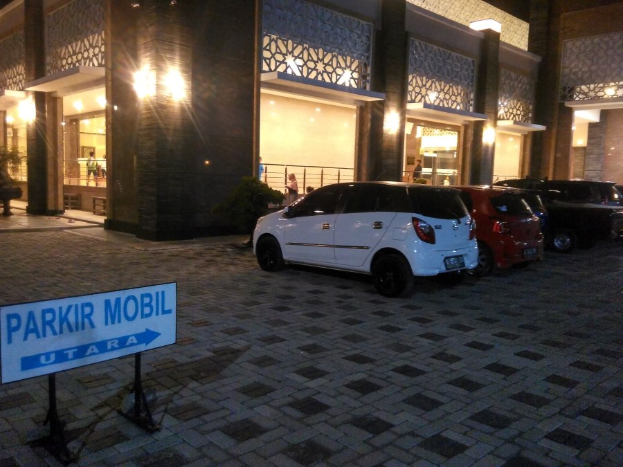 parkir mobil