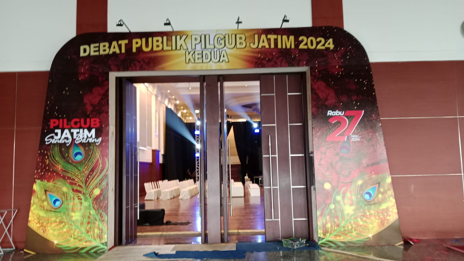 debat publik pilkada jatim grand city